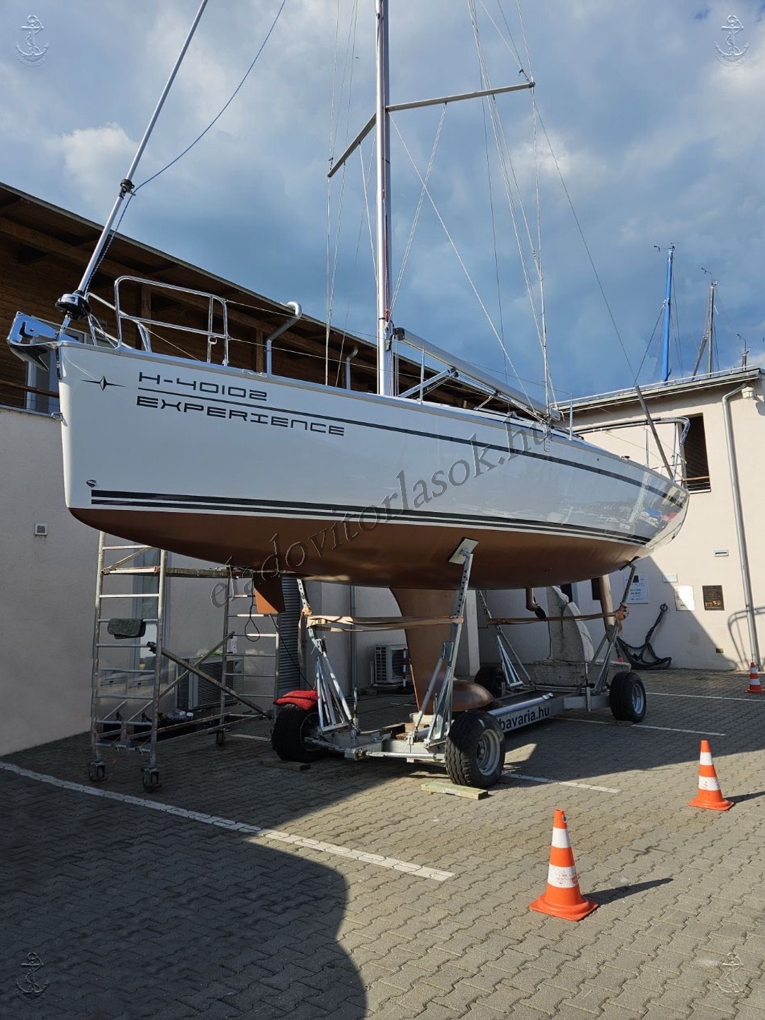 Eladó Bavaria 34 Cruiser vitorlás a Balatonon, kikötőhellyel együtt: https://eladovitorlasok.hu