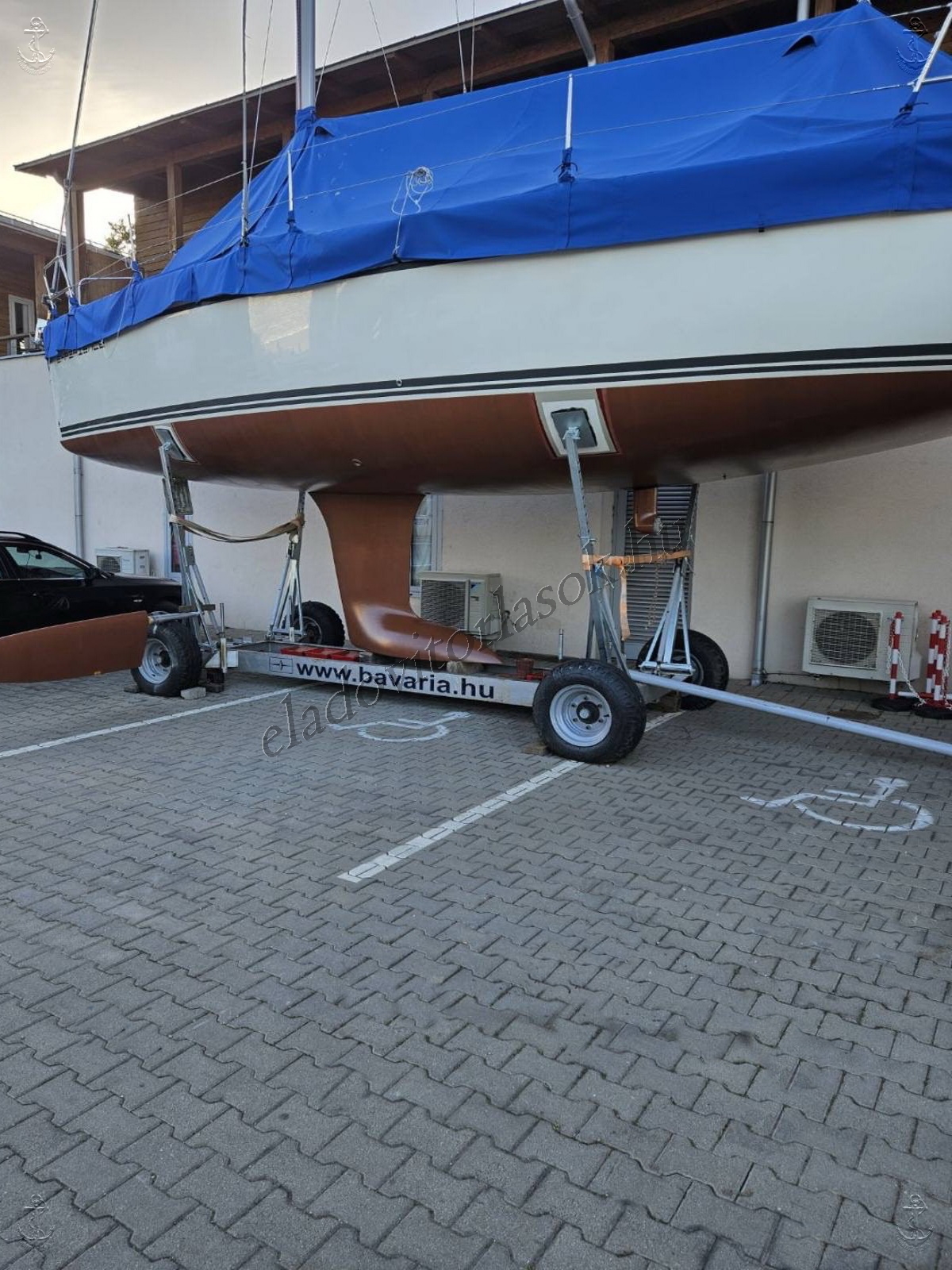 Eladó Bavaria 34 Cruiser vitorlás a Balatonon, kikötőhellyel együtt: https://eladovitorlasok.hu