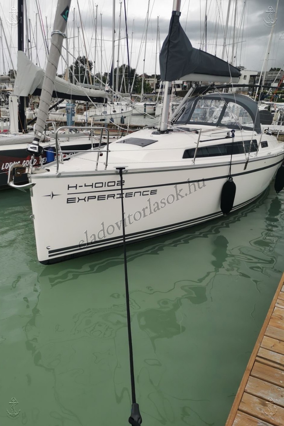 Eladó Bavaria 34 Cruiser vitorlás a Balatonon, kikötőhellyel együtt: https://eladovitorlasok.hu