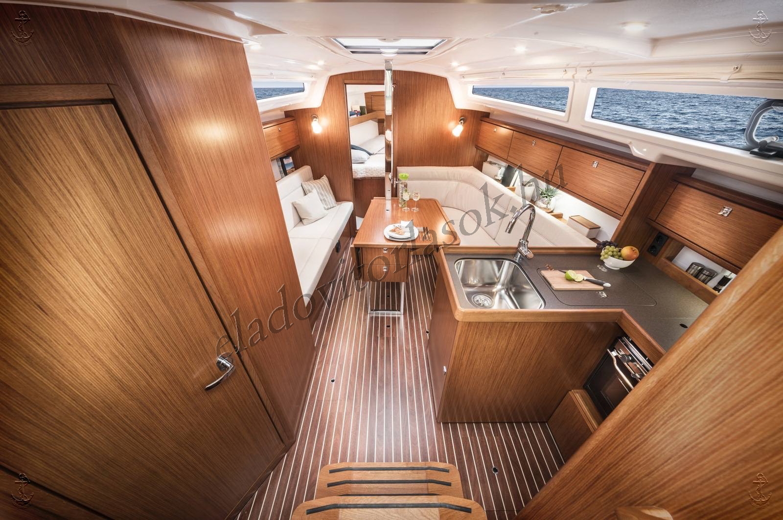 Eladó Bavaria 34 Cruiser vitorlás a Balatonon, kikötőhellyel együtt: https://eladovitorlasok.hu