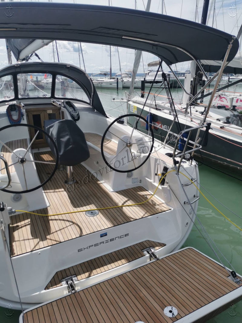 Eladó Bavaria 34 Cruiser vitorlás a Balatonon, kikötőhellyel együtt: https://eladovitorlasok.hu