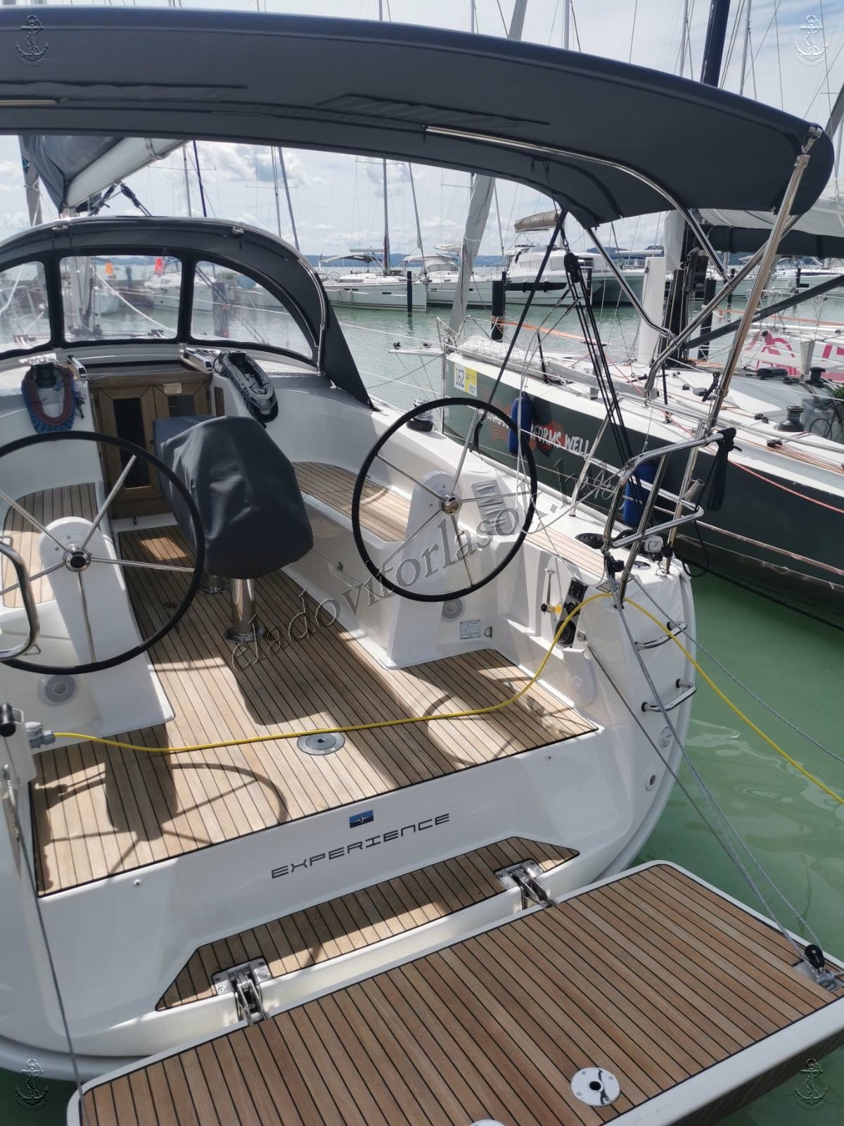 Eladó Bavaria 34 Cruiser vitorlás a Balatonon, kikötőhellyel együtt: https://eladovitorlasok.hu