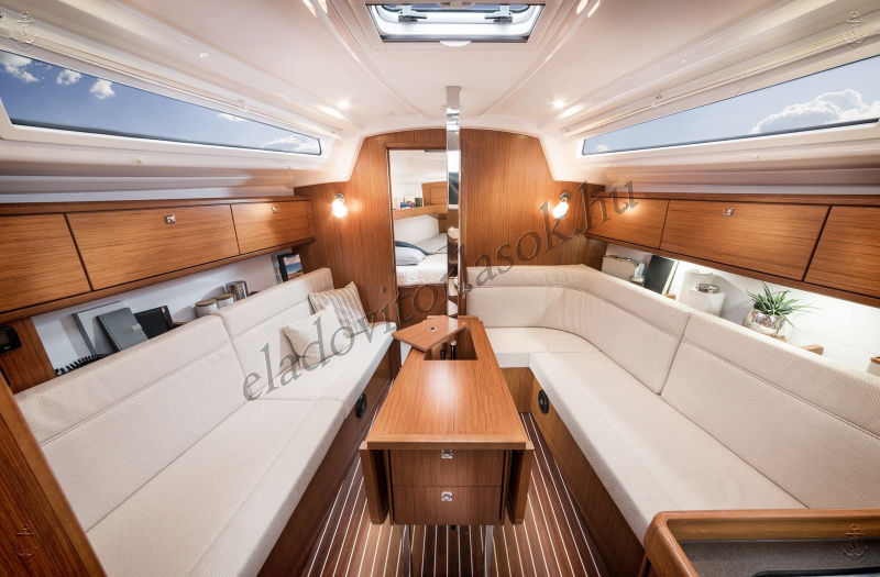 Eladó Bavaria 34 Cruiser vitorlás a Balatonon, kikötőhellyel együtt: https://eladovitorlasok.hu