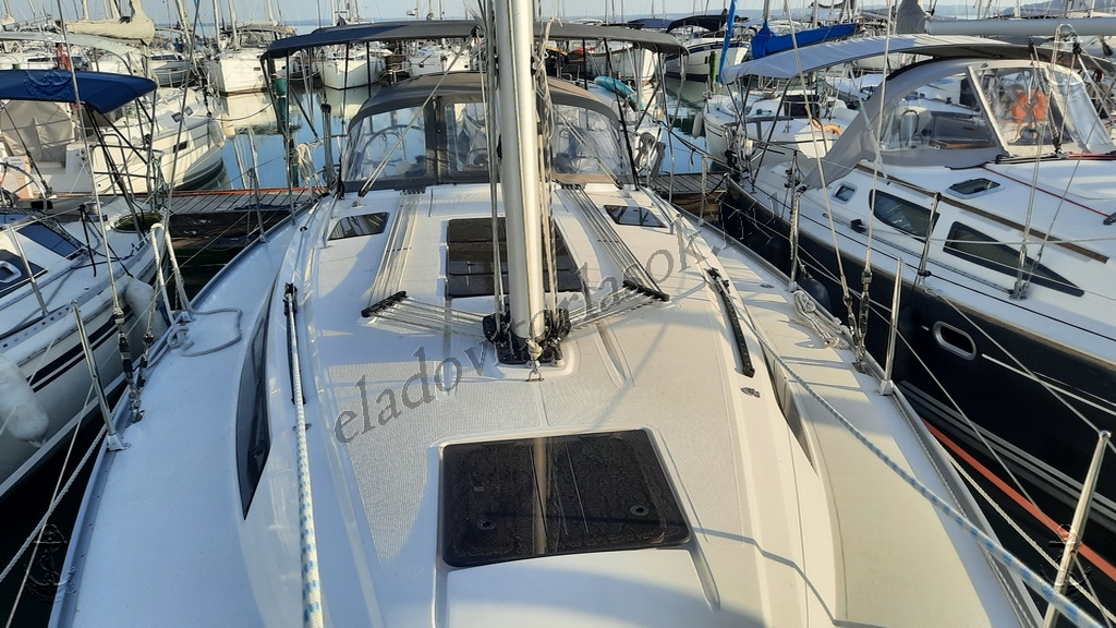 Eladó vitorlások, hajók a Balatonon: http://eladovitorlasok.hu