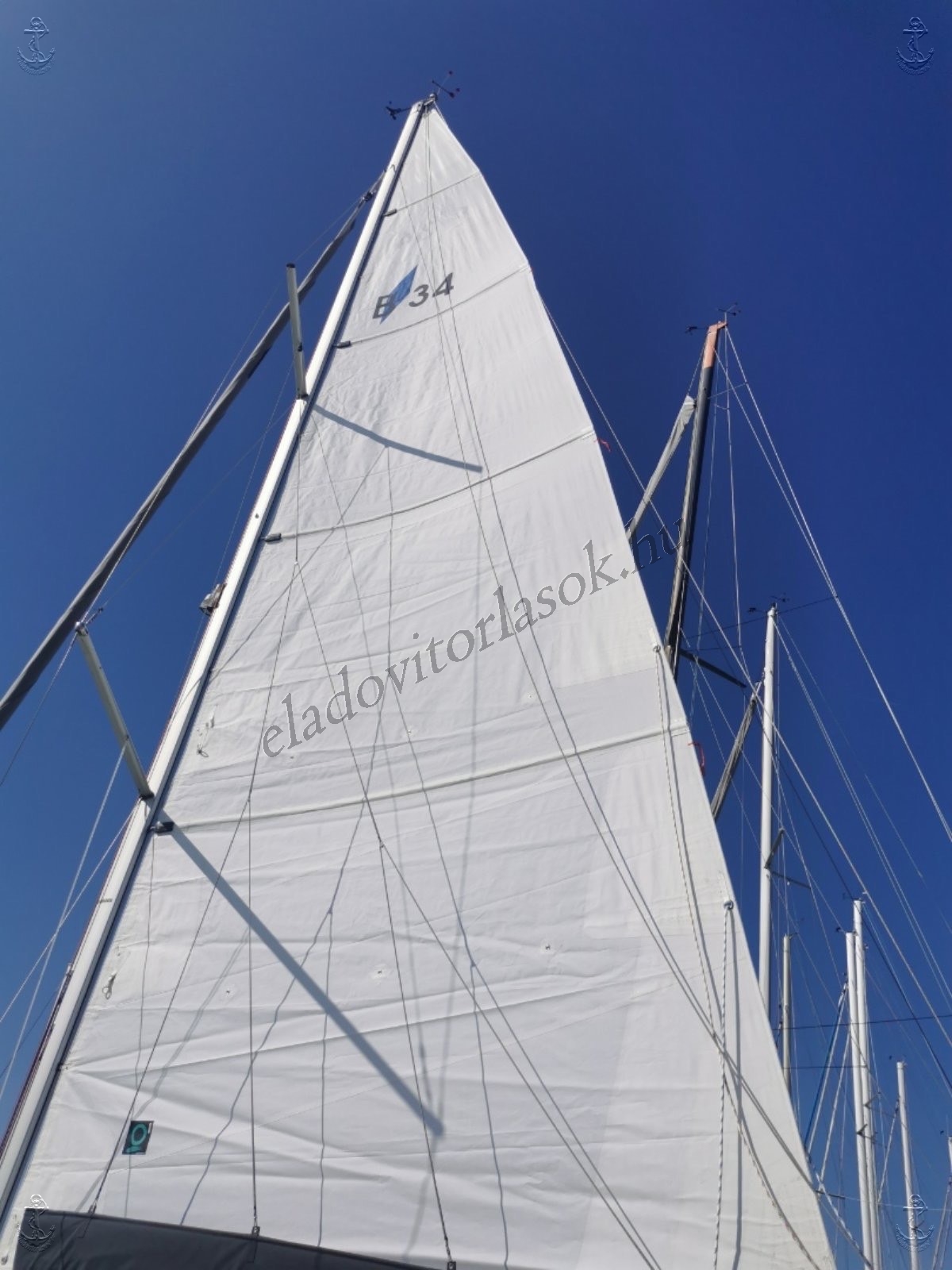 Eladó Bavaria 34 Cruiser vitorlás a Balatonon, kikötőhellyel együtt: https://eladovitorlasok.hu