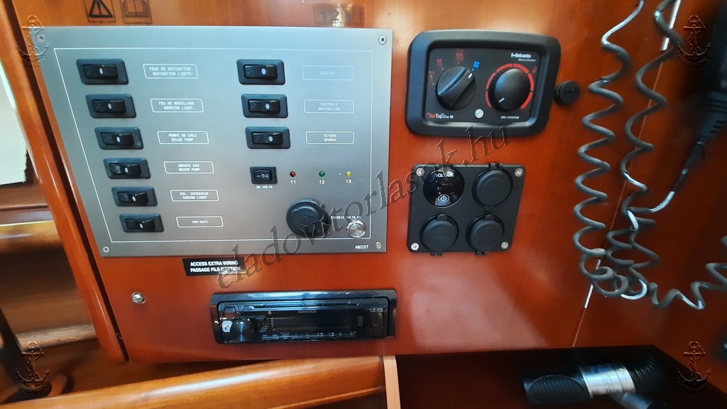 Eladó Beneteau Oceanis 343 vitorlás kikötőhely opcióval: http://eladovitorlasok.hu