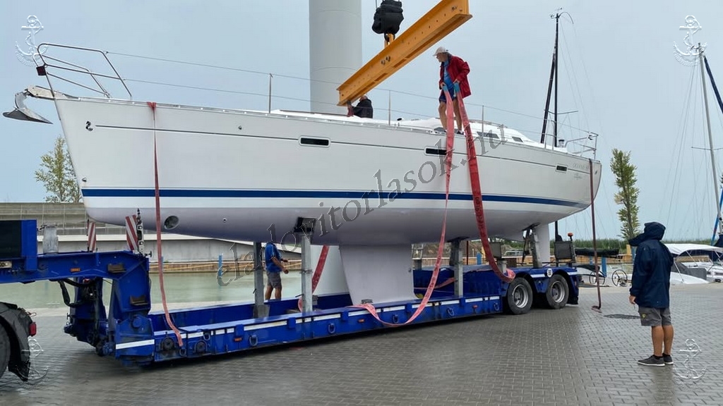Eladó vitorlások, hajók a Balatonon: http://eladovitorlasok.hu