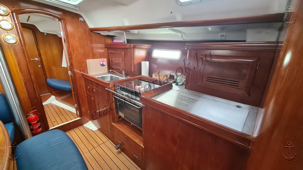 Eladó Beneteau Oceanis 393 vitorlás kikötőhellyel együtt: http://eladovitorlasok.hu
